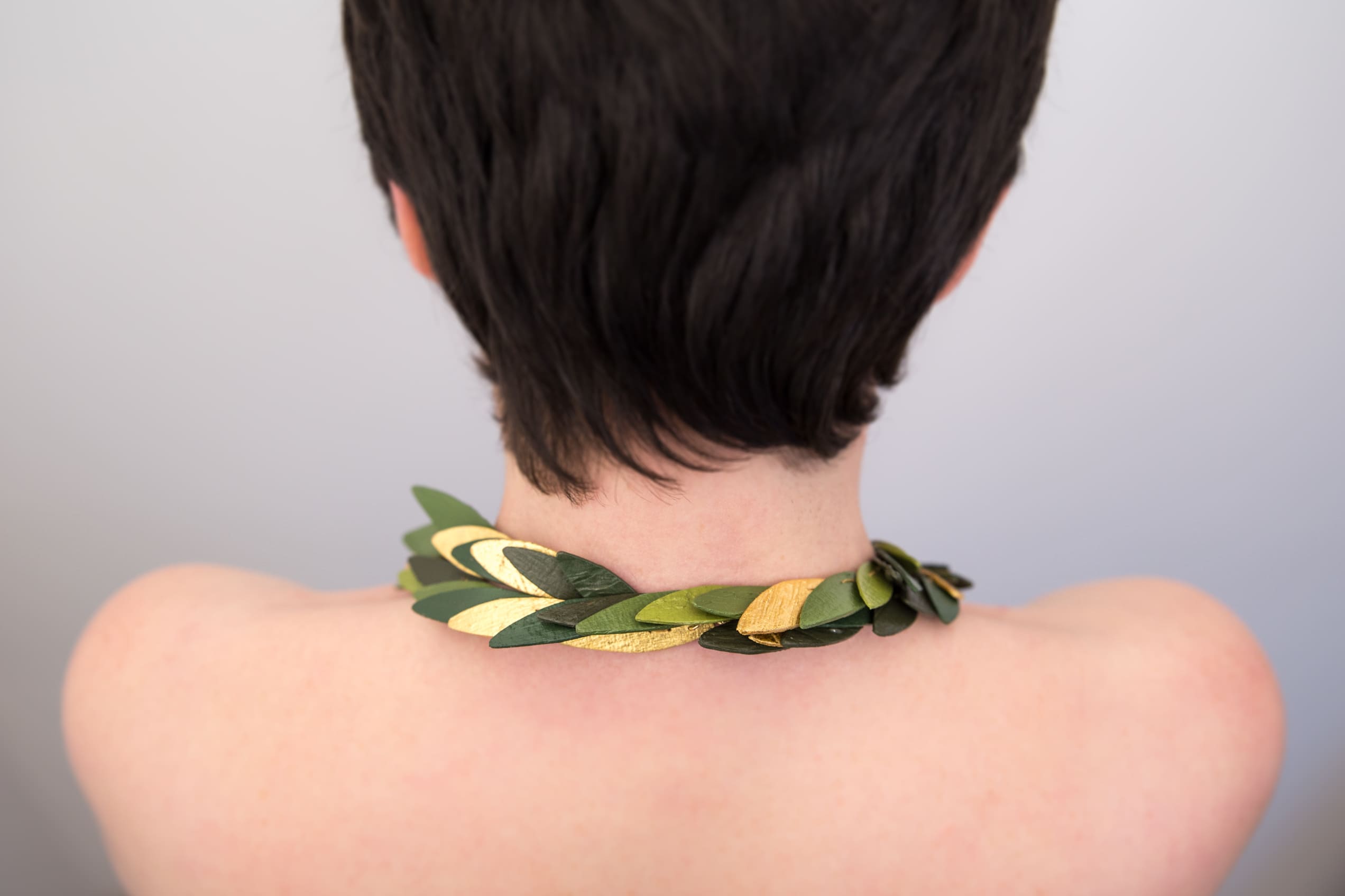 Écorces de bouleau, feuilles d'or, pigments et nylon